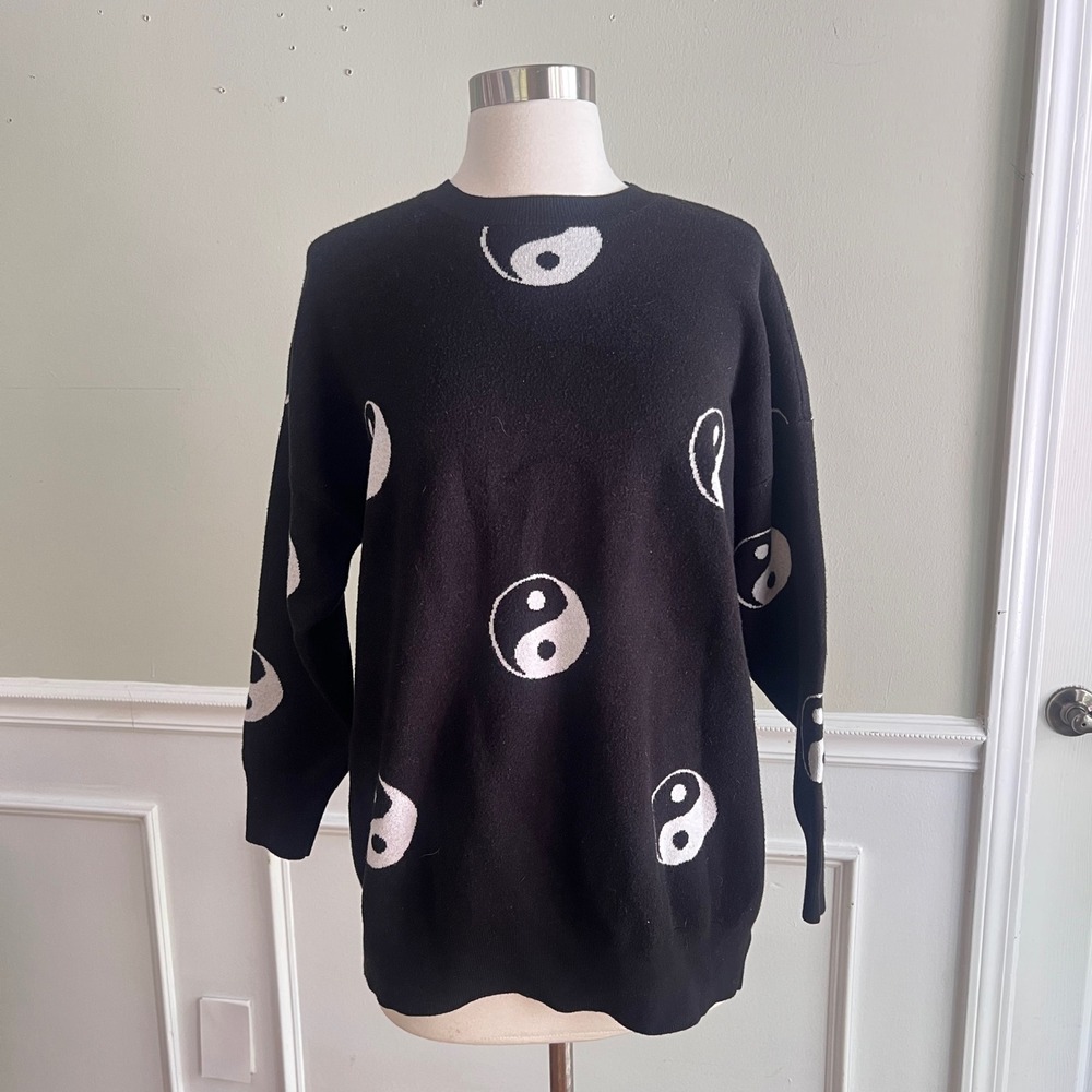Yin Yang Sweater Sz S Womens Forever 21 Oversized Knit Black White 90s Grunge